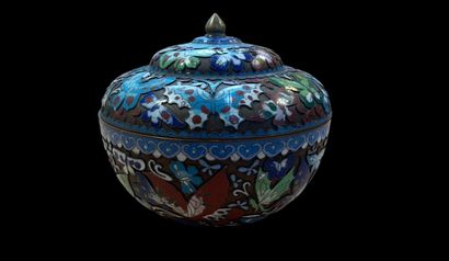CHINA - Covered cloisonné copper bowl with...