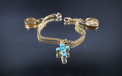 Bracelet en or jaune 18k à breloques. PB:...