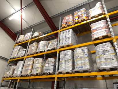 Stock de pots de peinture et accessoires...
