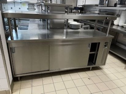 Buffet de préparation en inox, avec maintien...