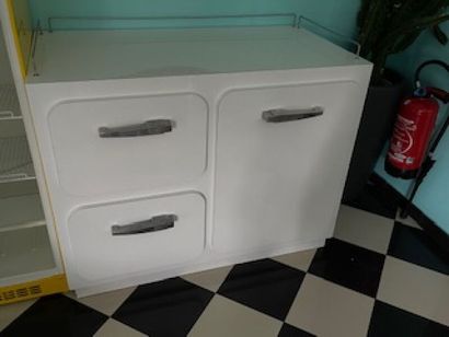 3 dessertes d'office en bois stratifié blanc...