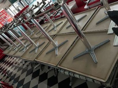 Mobilier de terrasse comprenant 45 fauteuils...