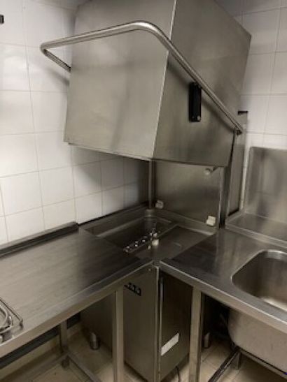 Plonge d'angle en inox avec trape d'évacuation...