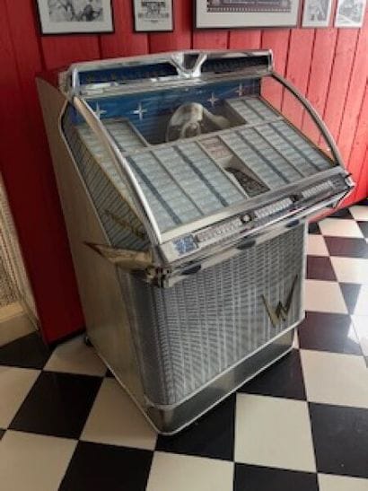 Jukebox WURLITZER Stereophonic à 200 sélections
Année:...