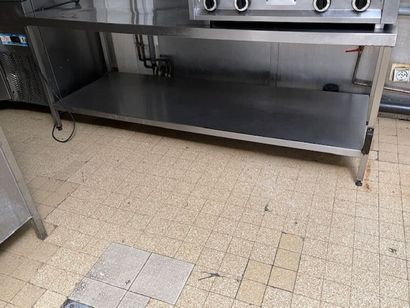 Table de préparation en inox avec tablette...