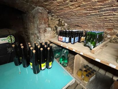 Stock d'alcools (24 bouteilles), bières,...