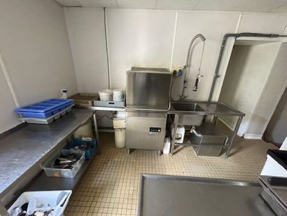 Table en inox avec dosseret