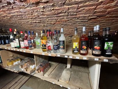 Stock d'alcools (24 bouteilles), bières,...