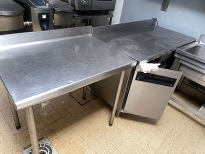 Table de préparation en inox avec dosser...