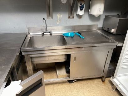 Plonge en inox à cuve carrée avec pailla...