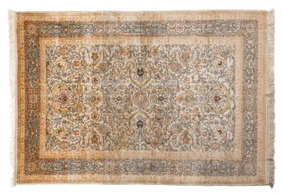 Entirely woven silk HERÉKÉ rug, embroidered...