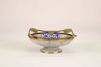 André VILLIEN (active 1905-1924). Circular...