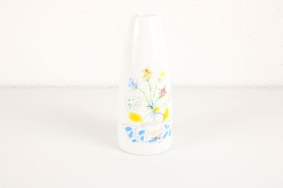 Meeting of porcelains, two of them with a...