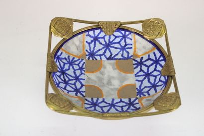 André VILLIEN (active 1905-1924). Circular...