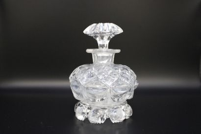Cut crystal scent bottle with stopper. Total...