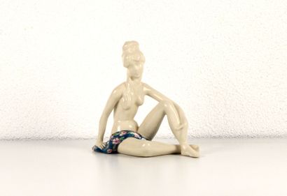 Louviere. Seated woman in cracked ceramic,...