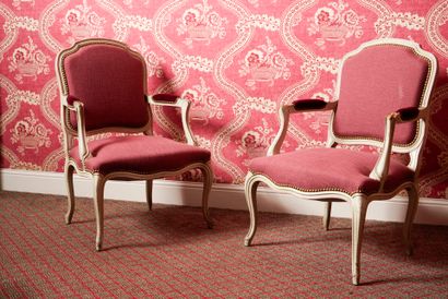 Chambre 308 :
Paire de fauteuils cabriolet...