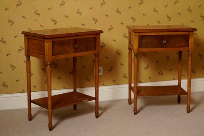 Chambre 308 :

Paire de chevets en bois ouvrant...