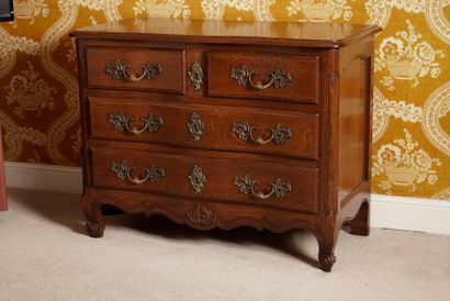 Chambre 115
Commode en bois naturel ouvrant...