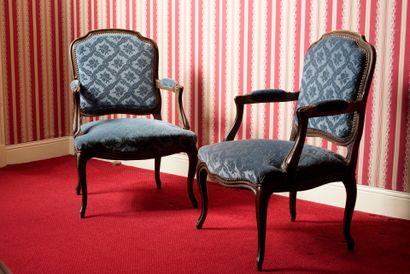 Chambre 306 :
Paire de fauteuils cabriolet...