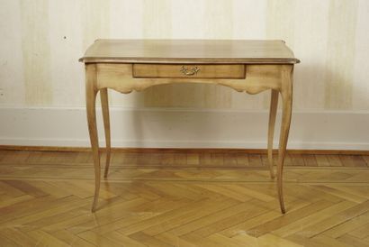 Chambre 2
Bureau en bois naturel ouvrant...