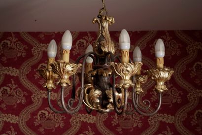 Chambre 308 :

Lustre à 6 feux en laiton...