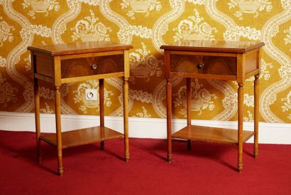 Chambre 200
Paire de chevet en bois ouvrant...