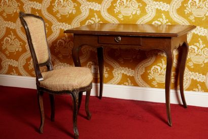 Chambre 200
Bureau en bois naturel ouvrant...