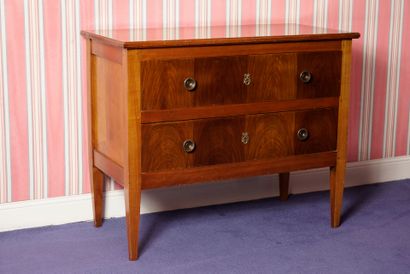 Chambre 201
Commode en bois naturel ouvrant...