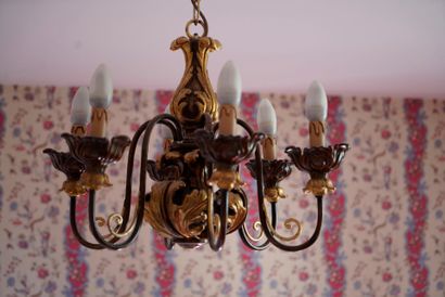 Chambre 311 

Lustre à 6 feux en laiton doré...