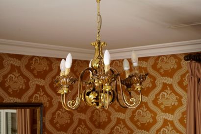 Chambre 115

Lustre à 6 feux en laiton doré...