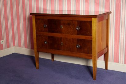 Chambre 114
Commode en bois naturel ouvrant...