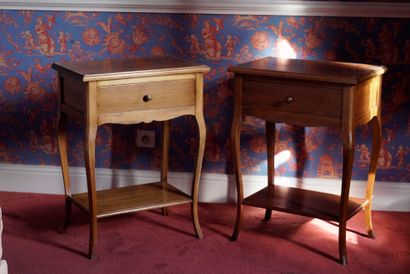 Chambre 312 :

Chevet ouvrant par un tiroir...