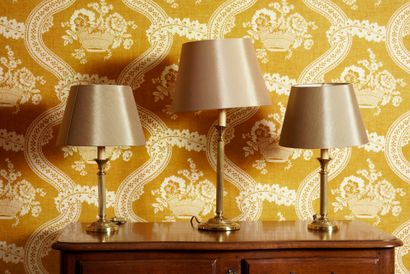 Chambre 200

Réunion de trois pieds de lampe...