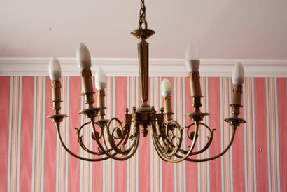Chambre 201
Lustre à 6 feux en laiton doré...