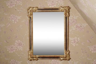 Chambre 309 :

Miroir à cadre en bois sculpté...