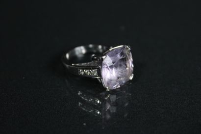 MAUBOUSSIN
Bague en or gris 18K (750/1000)...