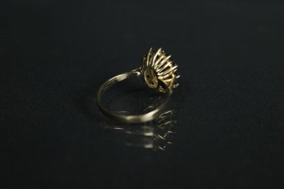 Bague marguerite en or jaune 18K (750/1000)...