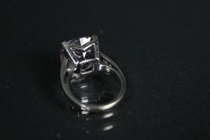 MAUBOUSSIN
Bague en or gris 18K (750/1000)...