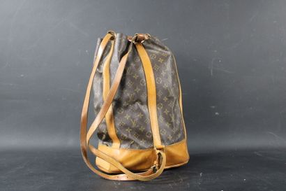 LOUIS VUITTON.
Sac besace dit 