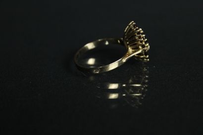 Bague marguerite en or jaune 18K (750/1000)...