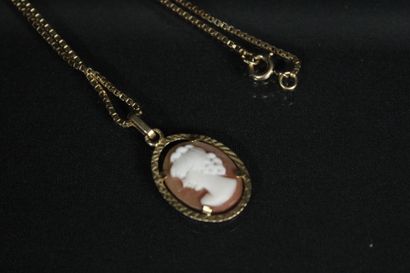 Collier en or jaune 18K (750/1000), chaîne...