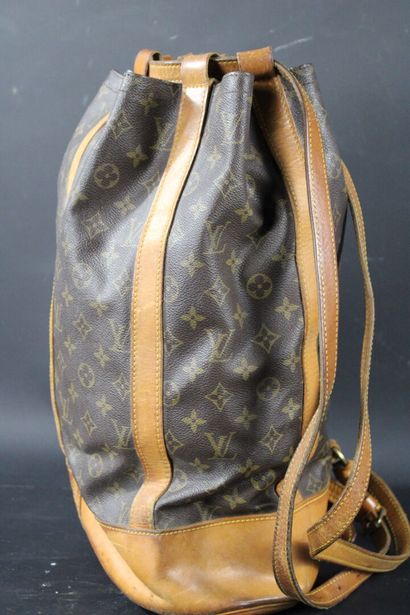 LOUIS VUITTON.
Sac besace dit 