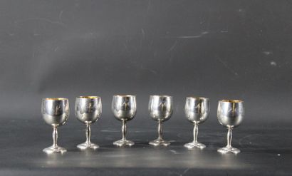 Suite de six gobelets en argent 800/1000,...