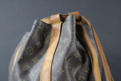 LOUIS VUITTON.
Sac besace dit 