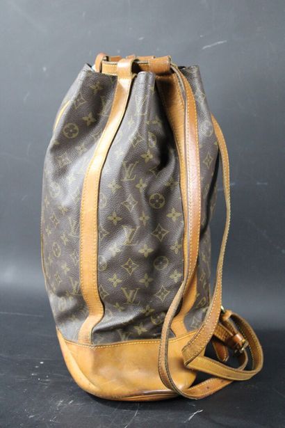 LOUIS VUITTON.
Sac besace dit 