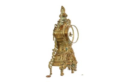 Importante pendule en bronze doré ciselé...