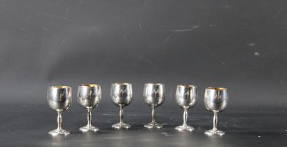 Suite de six gobelets en argent 800/1000,...