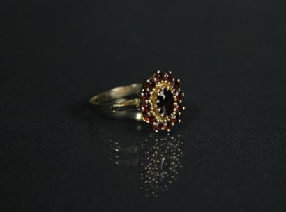 Bague marguerite en or jaune 18K (750/1000)...