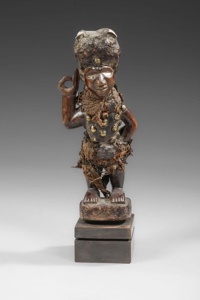 Kongo Nkisi fetish - Nkonde with its attributes...